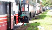 Esperan cuatro días en surtidores y solo operan 20 % de buses: el combustible golpea al transporte interdepartamental