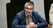 Ministro Espinoza niega evasión u omisión de impuestos en la compra de vehículo y presenta documentos