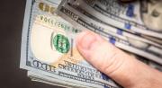 ¿Sigue bajando?: así queda el dólar oficial este fin de semana