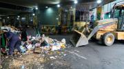 La Paz se llena de basura mientras Alcaldía y empresa buscan un acuerdo