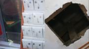 Delincuentes ingresan por el techo y atracan tres joyerías en Los Pozos de Santa Cruz