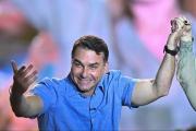 Flávio Bolsonaro sale al ataque contra Lula y promete llamar terroristas a los narcos