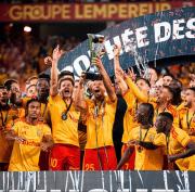 Lens resiste y destrona al PSG