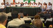 Autoridades y cívicos cruceños se reúnen con YPFB para tratar la crisis de combustible