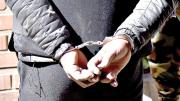 Mujer denuncia a un hombre por tomarle fotos y descubren imágenes de abuso a una niña en su celular