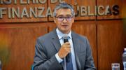 Espinoza pide postergar interpelación por viaje a Santa Cruz y Brasil