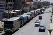 Gobierno afirma que las filas por diésel disminuirán en una semana y atribuye la sobredemanda al acopio de combustible