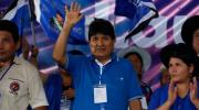 Evo Morales asiste a un partido de fútbol entre San Antonio y Aurora
