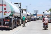 Cisterneros anuncian paro nacional desde el lunes por pagos pendientes de YPFB