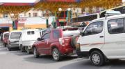 La escasez de combustible mantiene largas filas y agrava la incertidumbre en surtidores de La Paz