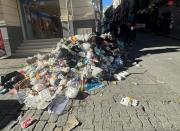 Basura se acumula por 11 días, trabajadores operan al 20% y advierten con huelga de hambre
