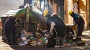 Denuncian que se obliga a funcionarios ediles a recoger basura; la alcaldía dice que alquila volquetas y contrata personal