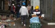 Comerciantes de Barrio Lindo ingresan a sus casetas para recuperar lo que quedó del incendio