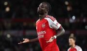 Arsenal inicia la defensa del título con goleada sobre Coventry