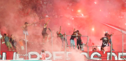 La pelota está en la cancha, pero esta vez del lado de los hinchas