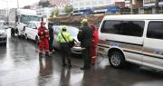 Choque múltiple en la autopista de La Paz: Un camión frigorífico impacta con otros vehículos y deja tres heridos