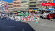 Basura ahuyenta a compradores en La Paz y obliga a comerciantes a dejar de vender