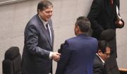 Ministro de Hidrocarburos evita la censura en la ALP tras interpelación por el provisión de combustible