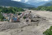 Una inmensa riada deja 160 víctimas en Nepal y China y casi 800 desaparecidos