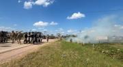 Policía interviene el bloqueo en San Pablo y avanza para despejar la ruta al Beni