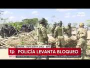 Policía gasifica a bloqueadores en el Puente San Pablo, ruta Santa Cruz – Beni