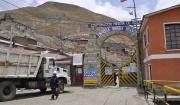 Aprehenden a tres personas que intentaron ingresar a Huanuni para robar mineral