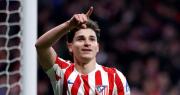 Julián Alvarez sigue sus entrenamientos con el Atlético camino del fin del mercado