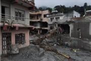 Nepal comenzó a enterrar cientos de cuerpos tras alud