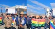 Productores y tractoristas de Achacachi bloquean la carretera en demanda de combustible y contra el decreto del diésel