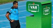 Los clubes alquilarán equipos de sonido para que los árbitros comuniquen las decisiones del VAR en el estadio