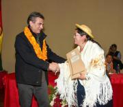 Presidente Paz Pereira firma convenios con seis municipios de Tarija para construir tinglados 