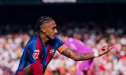El Barcelona golea al Valencia y lidera en solitario La Liga