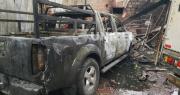 Incendio consumió dos habitaciones y el vehículo de una vivienda en Montero