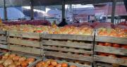 La caja de tomate subió al menos Bs 20 en mercados de Cochabamba y comerciantes lo atribuyen a la falta de diésel