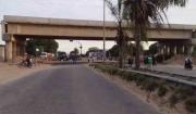 Bloquean la ruta al norte en demanda de trabajos de defensivos de la Gobernación cruceña