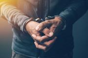 Hombre acusado de agredir sexualmente a su hija de 13 años es enviado al penal de San Pedro