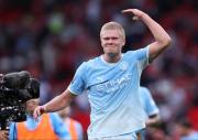 Manchester City resiste con diez y silencia a Old Trafford