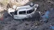Cuatro fallecidos y 11 heridos deja el embarrancamiento de un minibús en la carretera a Palca