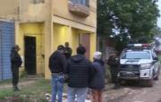 Asesinan a un hombre en plena vía pública, el cuerpo tiene al menos tres impactos de bala