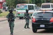 Policías arriban a Santa Cruz para reforzar los controles en las calles tras los últimos hechos violentos