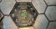 Homenaje a un hito cruceño: Alcaldía coloca la “segunda loseta” de la historia como símbolo de la modernidad