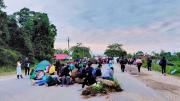 La ruta Cochabamba-Santa Cruz amanece bloqueada por un grupo de estudiantes de la Unibol