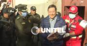 Con resguardo policial, Luis Arce sale de San Pedro rumbo a un hospital en La Paz