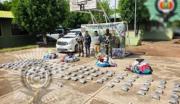 Camuflados entre ropa: Así fueron hallados 106 paquetes de droga en una flota; dos aprehendidos