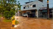 Calles anegadas, canales rebalsados: la lluvia afecta a Santa Cruz