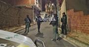 Encapuchados y armados atracan a una librecambista en la puerta de su casa