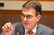 Paz critica que algunos políticos tengan la “cabeza cerradita” e insiste en abrir el país a la inversión