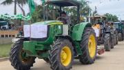 Productores de San Juan desfilan con tractores y carteles en rechazo al Decreto 5716