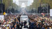 París bien vale una misa: Leon XIV congrega a 700.000 personas en la Concordia