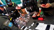 Secuestran teléfonos celulares, armas blancas y bebidas alcohólicas de cárceles de La Paz y Sucre
